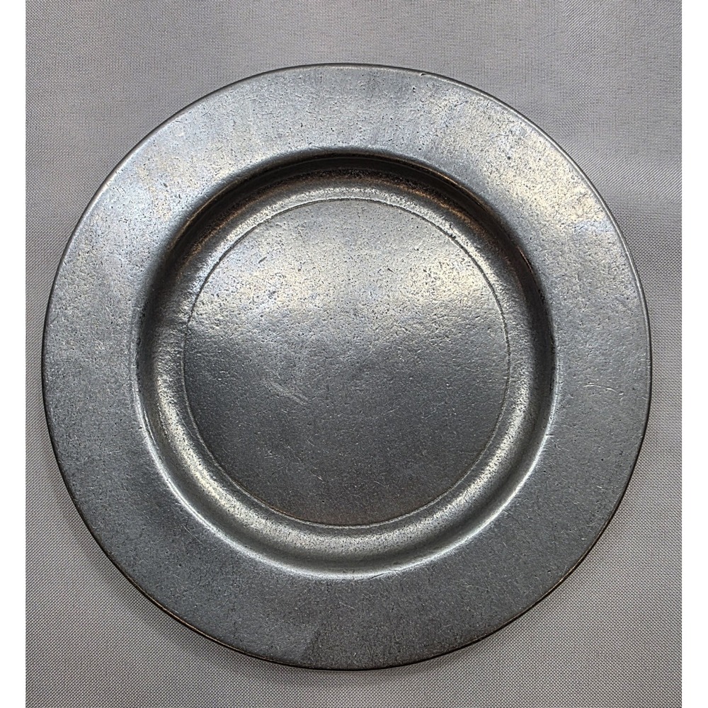 Oneida Cambridge Colonial 8" Round Pewter Plates. Set Of 2 - Picture 5 of 7